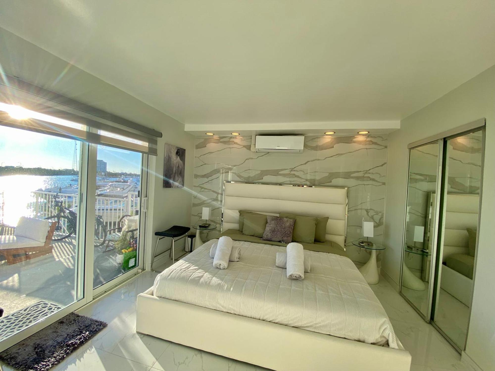 Luxurious Remodeled Direct Waterfront Apartment With Miami Skyline View And Outdoor Terrace Free Parking 5Min Drive To Miami Beach Exterior foto