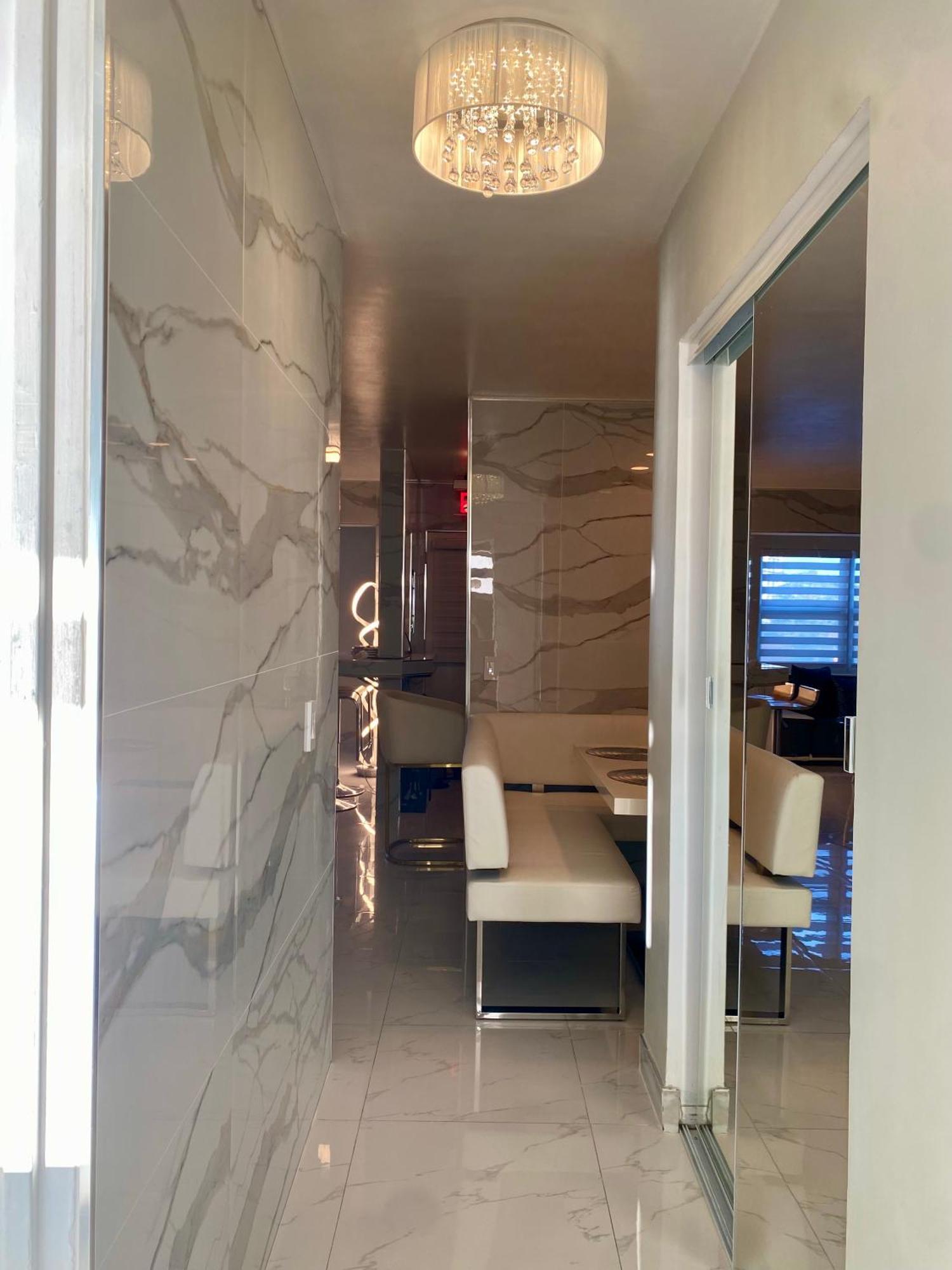 Luxurious Remodeled Direct Waterfront Apartment With Miami Skyline View And Outdoor Terrace Free Parking 5Min Drive To Miami Beach Exterior foto