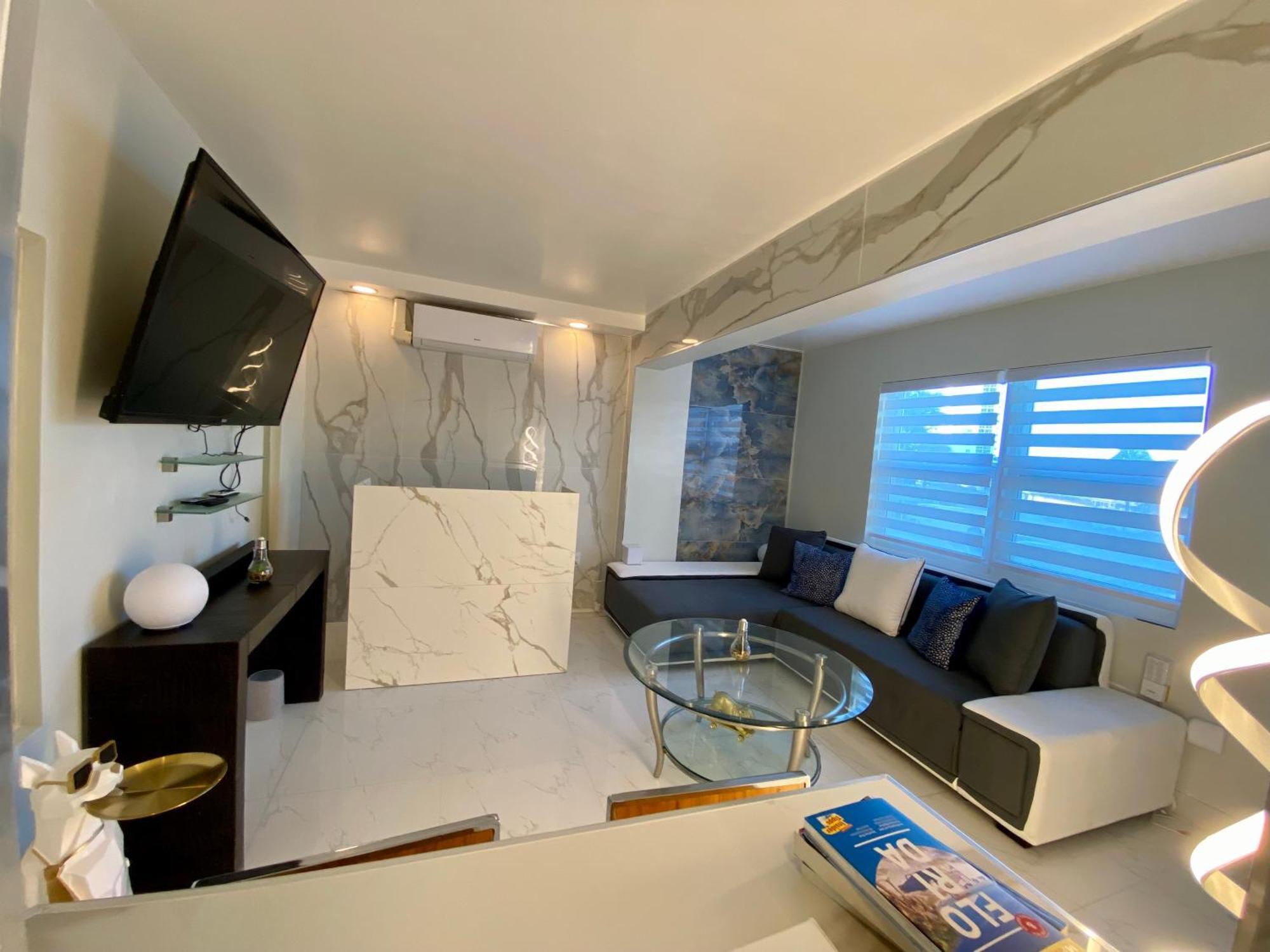 Luxurious Remodeled Direct Waterfront Apartment With Miami Skyline View And Outdoor Terrace Free Parking 5Min Drive To Miami Beach Exterior foto