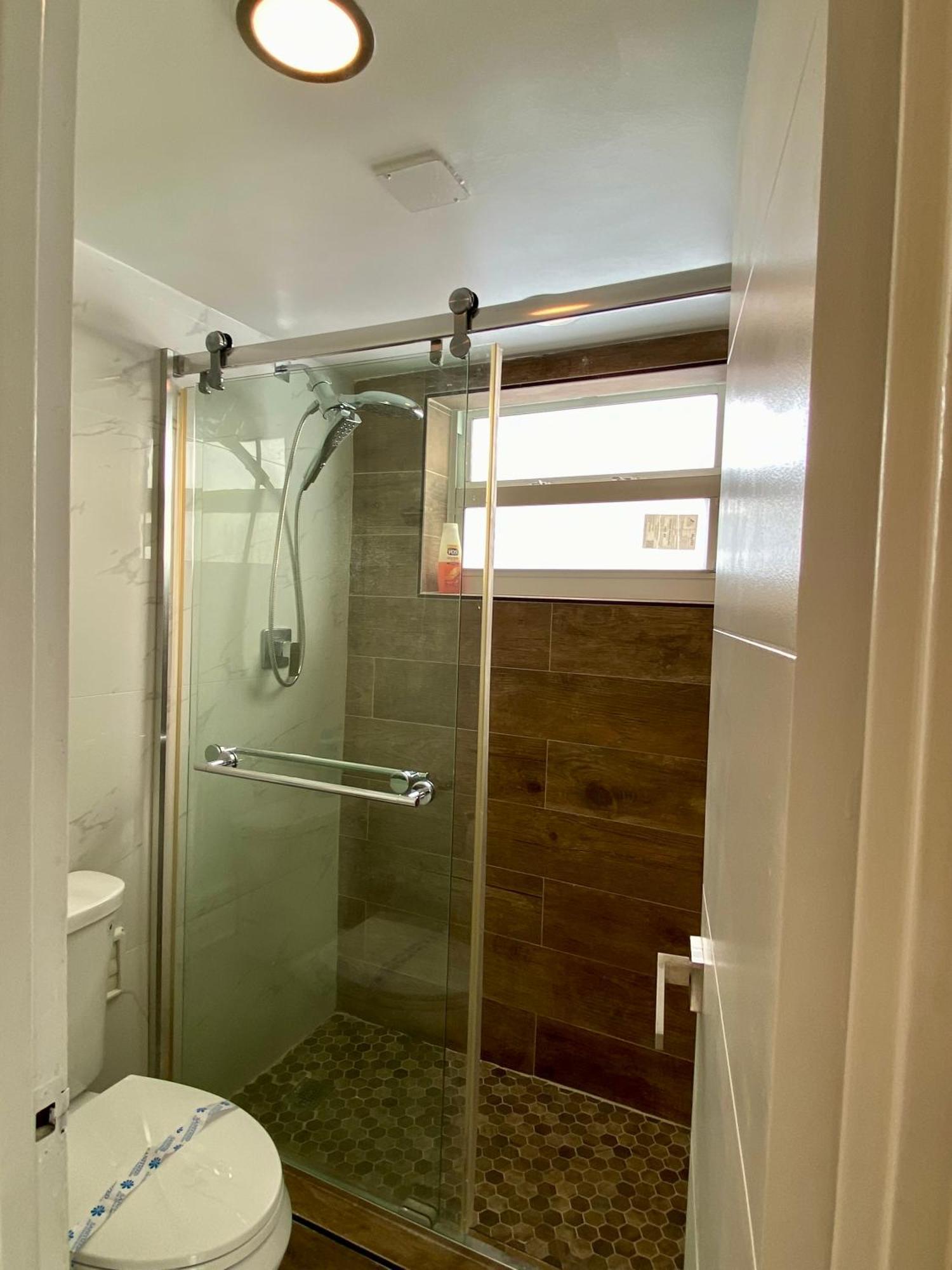 Luxurious Remodeled Direct Waterfront Apartment With Miami Skyline View And Outdoor Terrace Free Parking 5Min Drive To Miami Beach Exterior foto