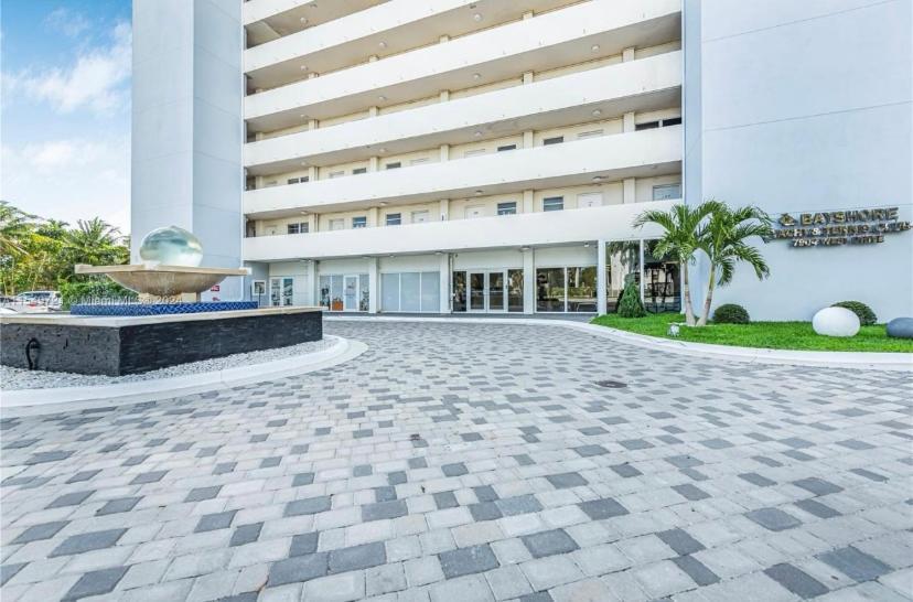 Luxurious Remodeled Direct Waterfront Apartment With Miami Skyline View And Outdoor Terrace Free Parking 5Min Drive To Miami Beach Exterior foto