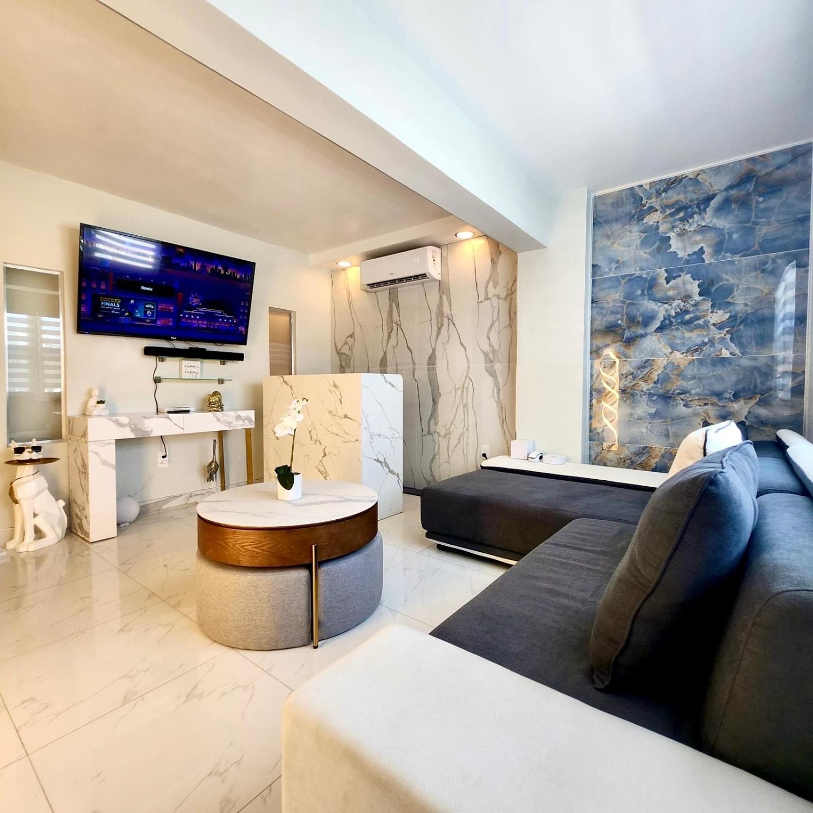 Luxurious Remodeled Direct Waterfront Apartment With Miami Skyline View And Outdoor Terrace Free Parking 5Min Drive To Miami Beach Exterior foto